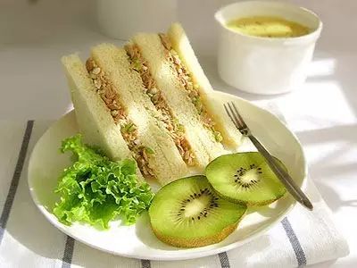 波士頓的“奇怪”中餐：炒麵炒雜碎也能做三明治