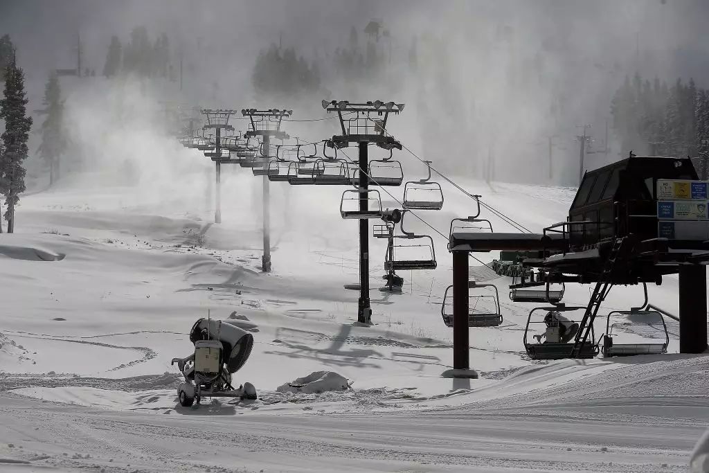 太浩湖又一波大雪襲來，Kirkwood滑雪場宣佈開場！