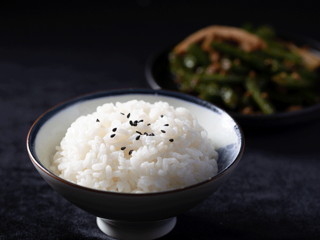 顆顆圓潤、飽滿香糯的越光米，東北黑土地種植，不配菜都好吃！