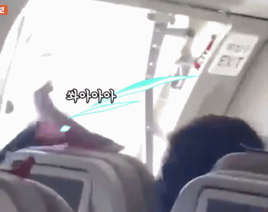 韓國男子飛機上突然開啟逃生門想跳機自殺，險造成意外，無數民眾被嚇出陰影….
