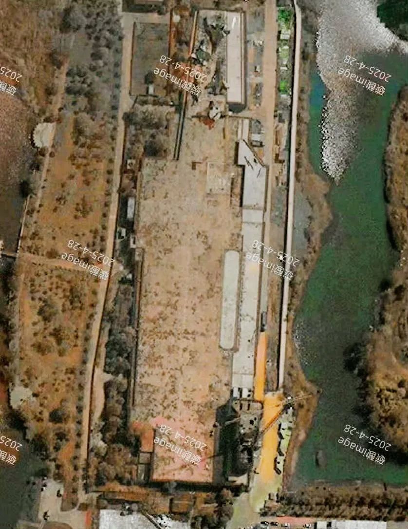 “水泥航母”艦島曝光，似乎有煙囪，下一艘航母依舊是常規動力？