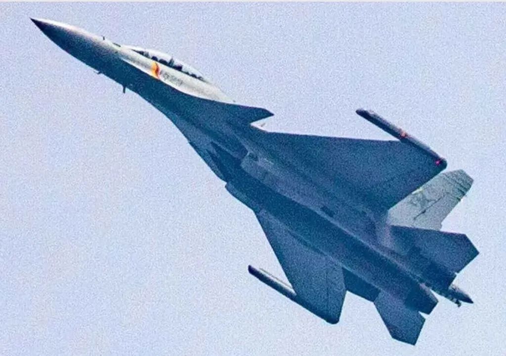 殲-15DT將登上福建艦，挑戰美海軍EA-18G咆哮者電子戰機