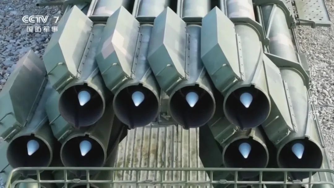 解放軍遠火摧毀“敵”導彈車，對岸“雄風-3”導彈在列，一發“入魂”