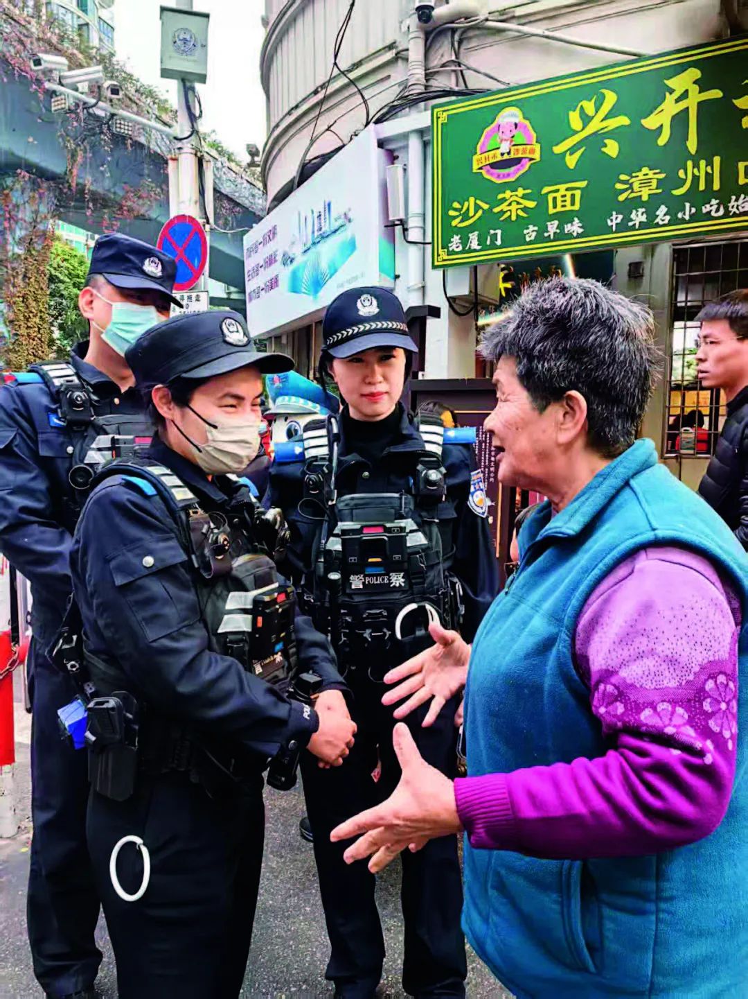 關羽華陀合體！這款警用背心又會武術又會醫術
