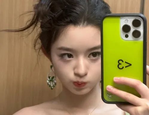 17歲女演員戴“230萬元高價耳環”，父親曾是四川雅安公務員？當地紀委監委回應