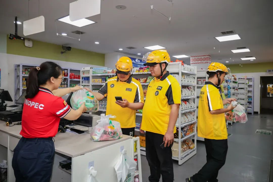 外賣大戰喧囂之外，中國最大便利店加碼美團閃購