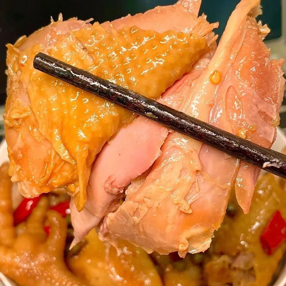 180天走地雞+古法12小時秘製，皮酥肉嫩，鮮香麻辣，這隻阿膠燒雞和麻椒雞，味道絕了~