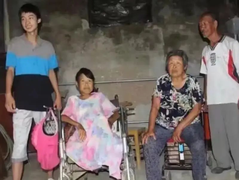 2017年龐眾望高考744分，清華校長親自登門，進門傻眼了：太窮了