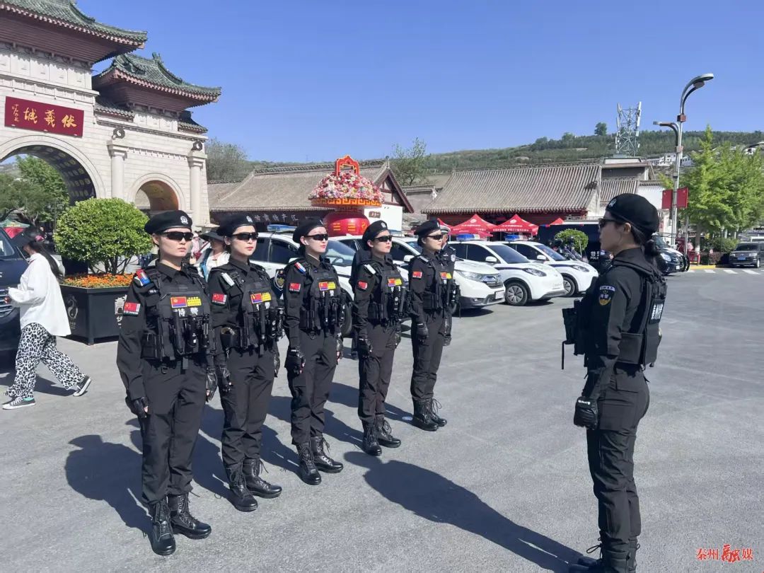 戰術背心貝雷帽，24名女警組成巡邏隊