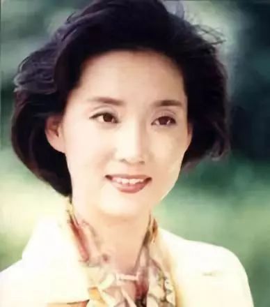 一婚有真愛，二婚嫁大10歲的省委書記！央視名媛李修平終究活出人生的精彩！