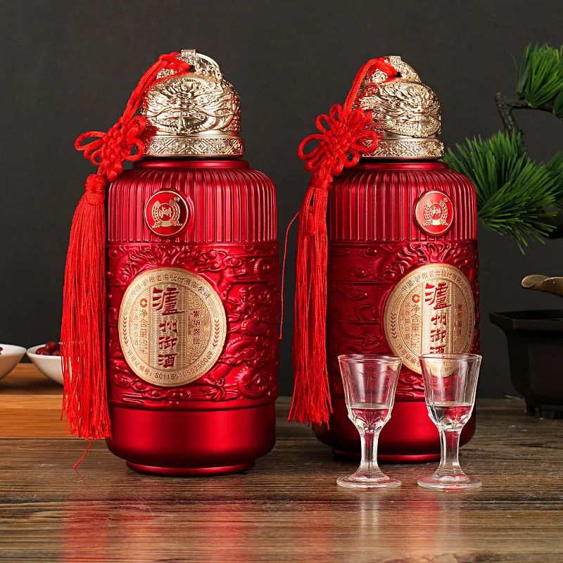 送禮硬通貨​！“濃香鼻祖”百年瀘州老窖股份公司出品，霸氣飛龍浮雕，1.8拿下！