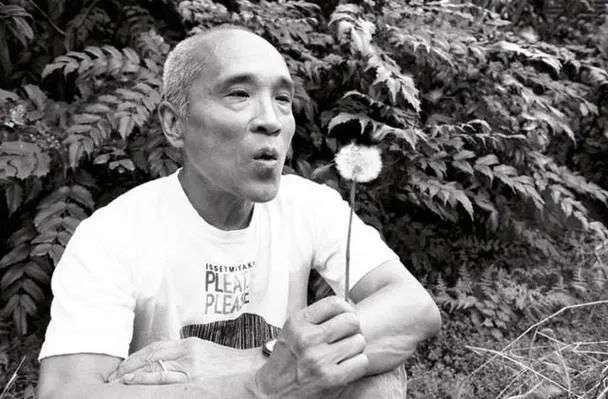 “我把活著喜歡過了，先睡覺吧，小鳥們”I日本國民詩人谷川俊太郎逝世