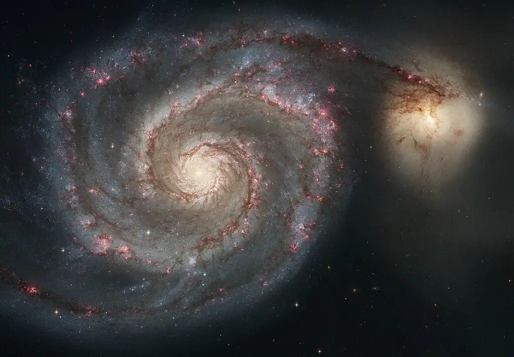 逼瘋天文學家：宇宙在超慢自轉，差點轉出時間迴圈？！