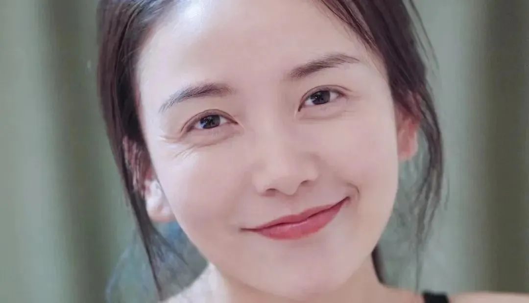 耳朵真心建議大家用好點的眼霜，而不是醫美！