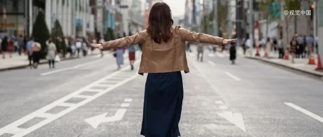 100億，一代鞋王正式退市