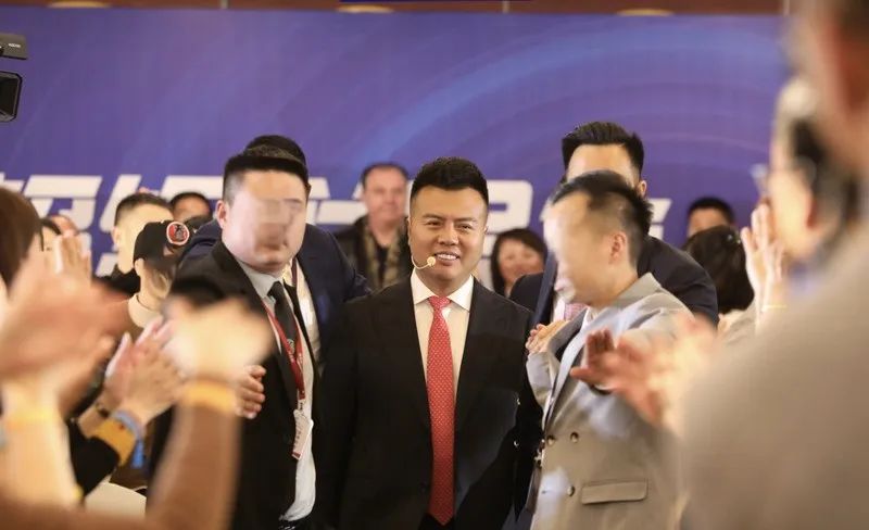 “亞洲第一”大忽悠終於倒下了
