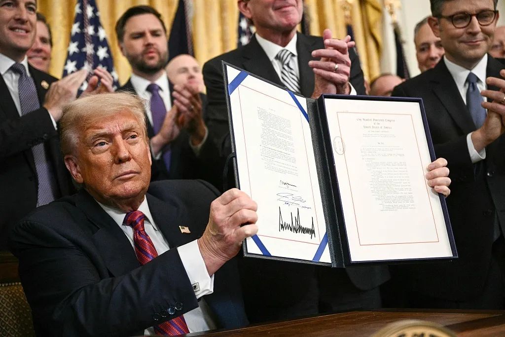 特朗普簽署穩定幣相關法案，什麼是穩定幣？要“穩”住什麼？