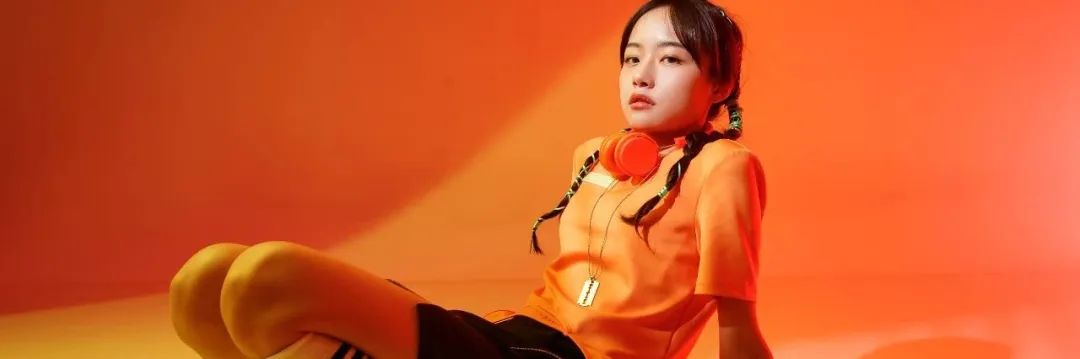 年賺300億名牌突然“遇冷”，服飾巨頭無奈百億“賣身”