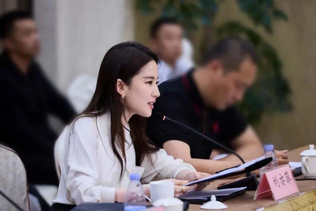 美出新高度！《玫瑰的故事》座談會，劉亦菲精彩發言，彰顯實力（附：逐字稿）