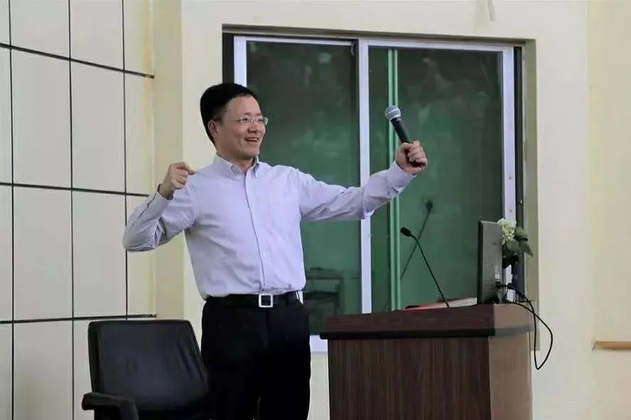 嚴峰：和莫言的四次相遇，莫言狂歡化的文字背後充滿詩意和細膩的情感