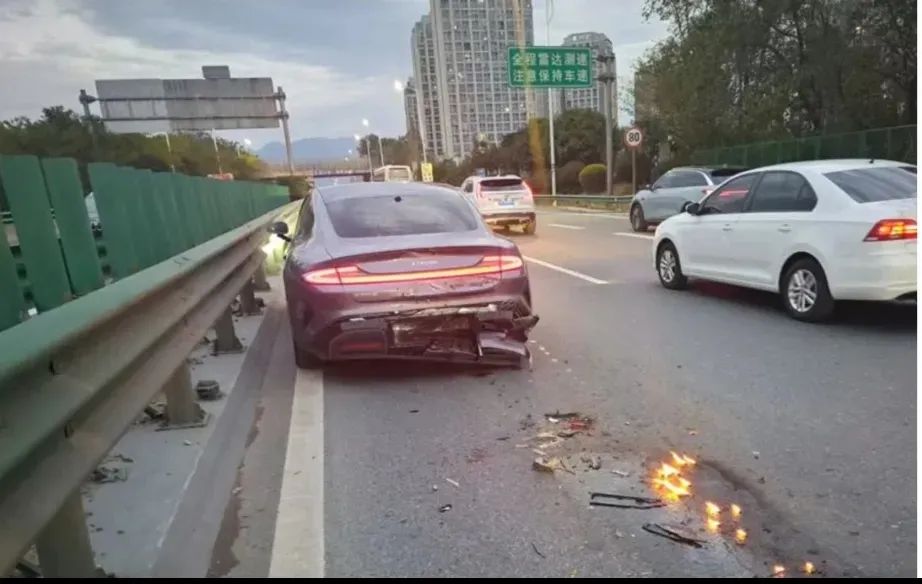 小米車禍，大眾爆燃，雷軍再次封神！
