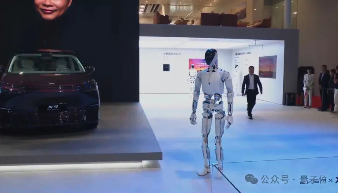 寶馬秀起汽車科技來，哪有其他汽車什麼事…