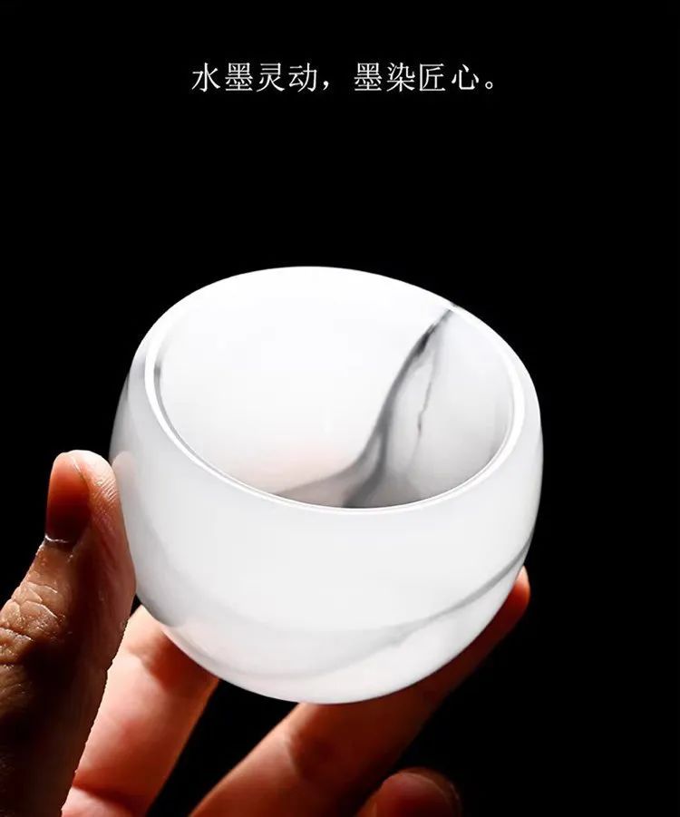 水墨琉璃，空寂中頗具禪意