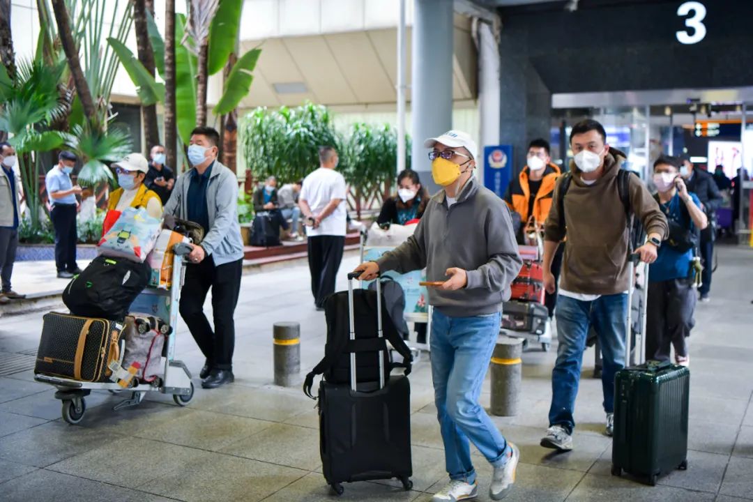 【回家】航空公司調整班次掀飛華熱潮；華人紛紛計劃回國