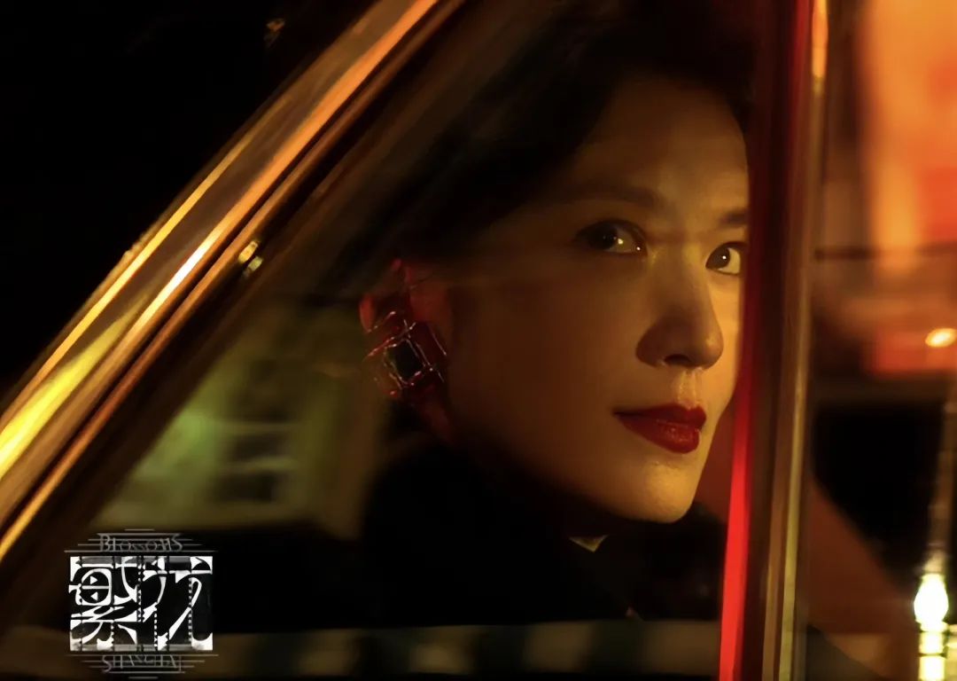 有著張雨綺的眉眼和鞏俐的下頜，為什麼這張臉到48歲才爆火？