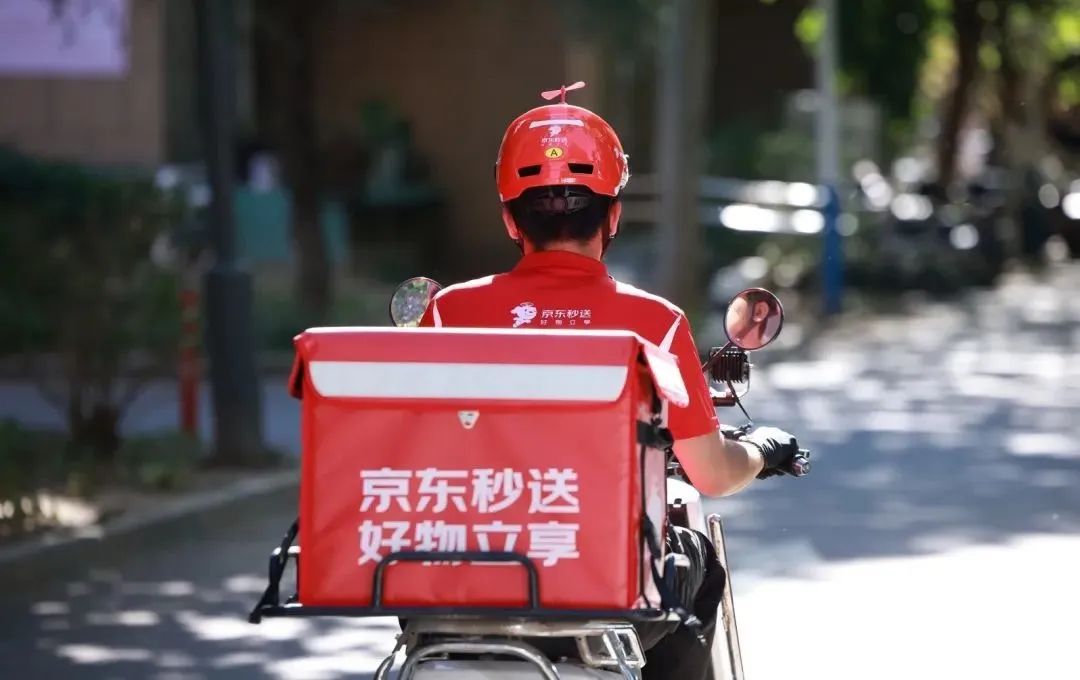 京東“廚房直播”，美團“摔杯為號”——“外賣卷王爭霸賽”的三大真相