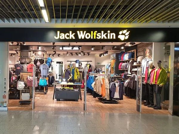 安踏擬收購德國戶外品牌狼爪｜首席資訊日報