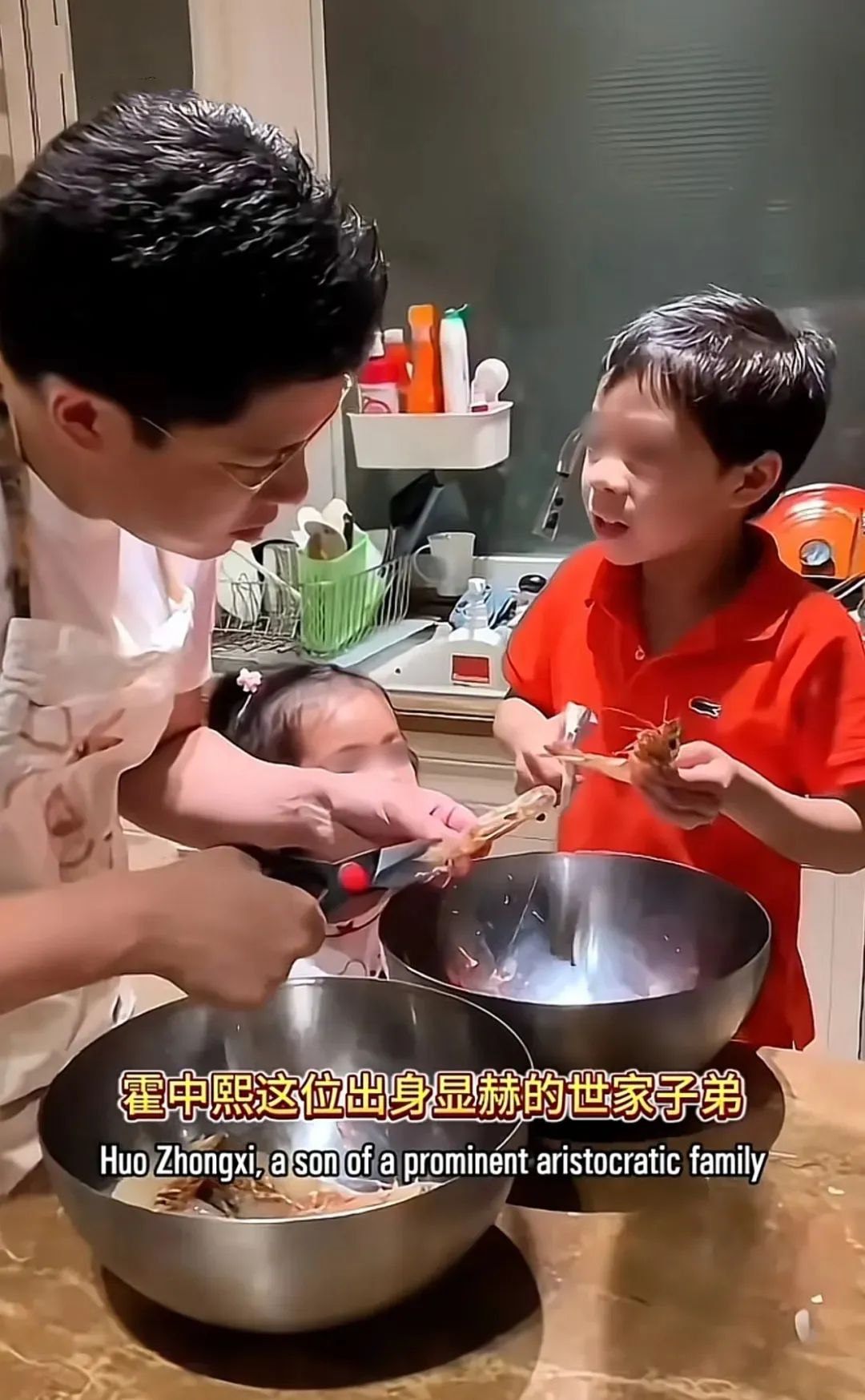 郭晶晶11歲兒子下廚，打破豪門想象，網友：原來這才是育兒天花板
