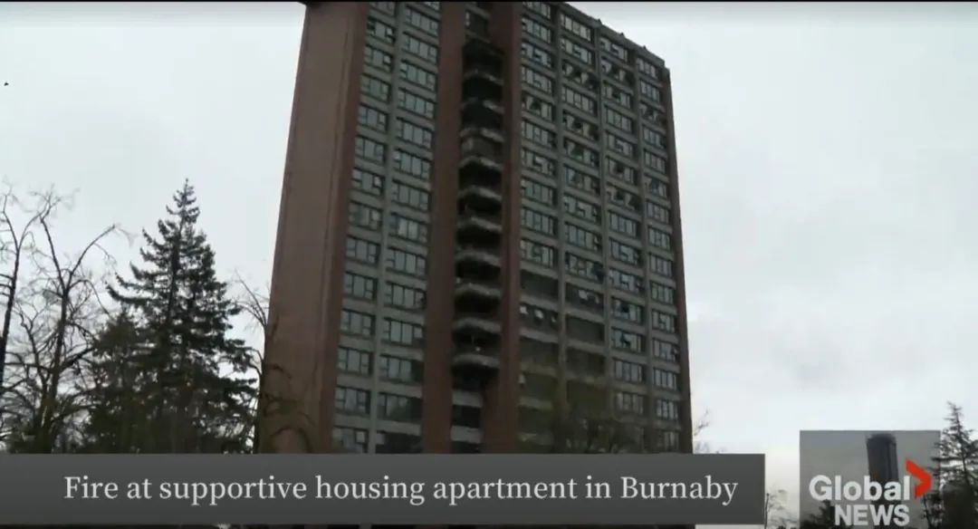 本拿比一處支援性住房公寓發生火災，多人受傷無家可歸