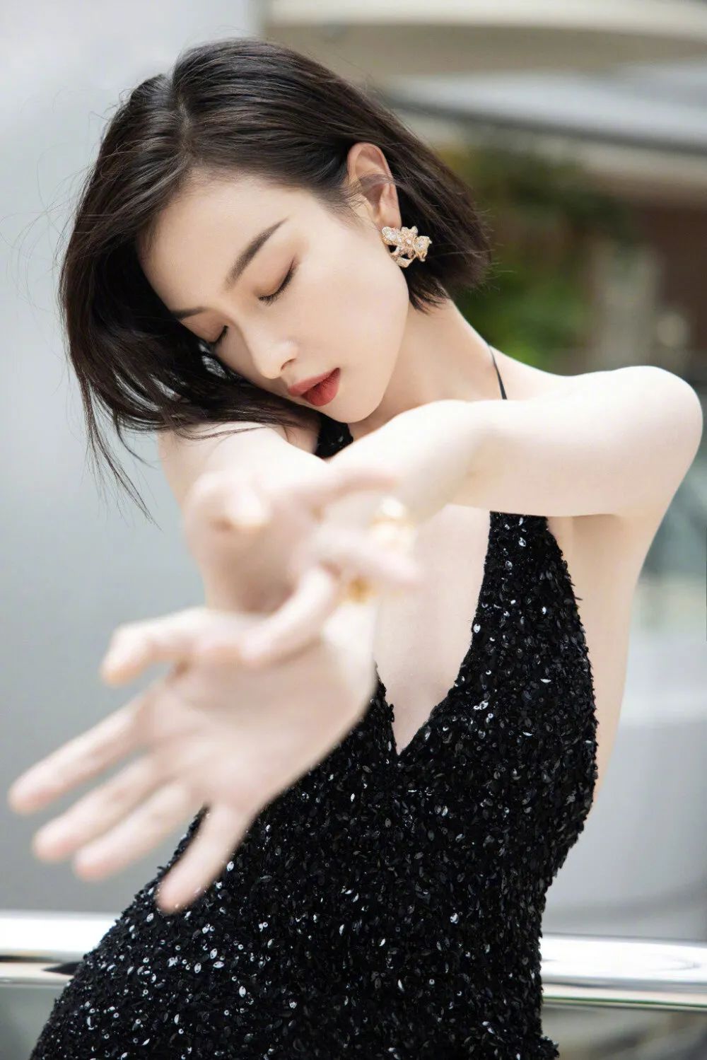 告別夏日“色差肌”，“抹”掉暗黑死角，10秒全身亮白，走哪都是人群中的鎂光燈！