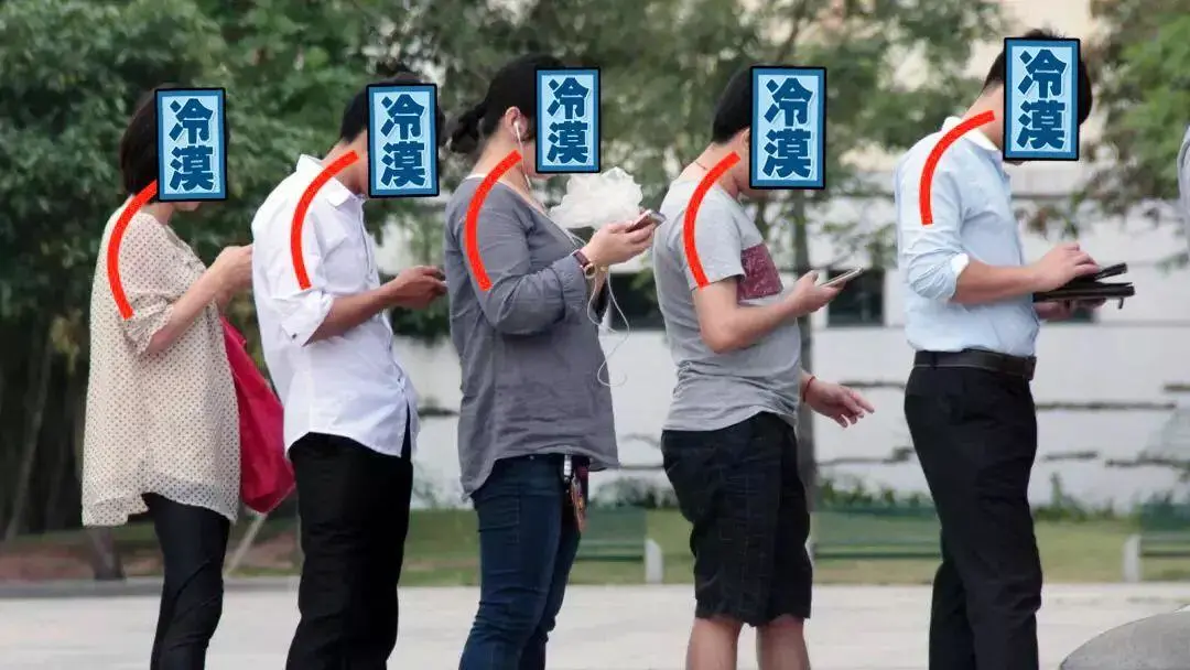 戴上這個頸託，頭變輕了，脖子舒服了！