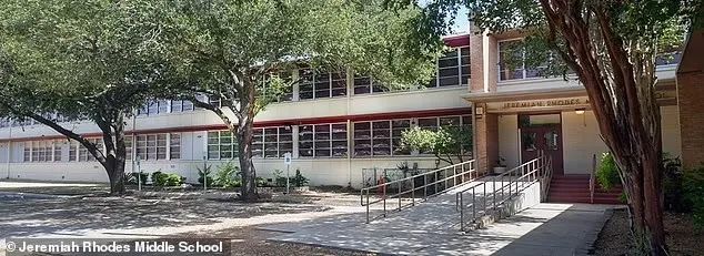 13歲男孩沉迷暴力想校園槍擊…老媽知情卻無所謂，還幫他買槍支彈藥？？啊？