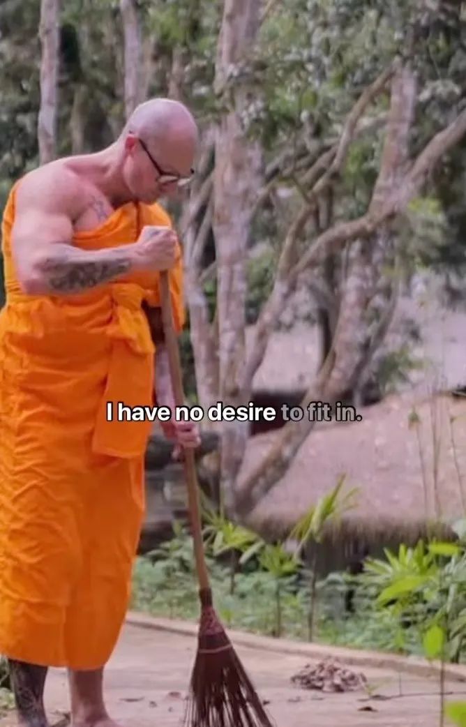 脫衣舞男忽然覺悟，跑廟裡當了和尚：脫掉的衣服，指引我穿上袈裟….