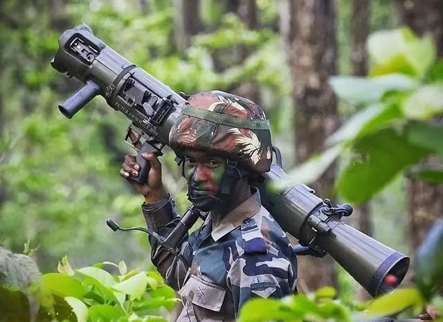 解放軍新型無後坐炮，能否全面替代火箭筒？
