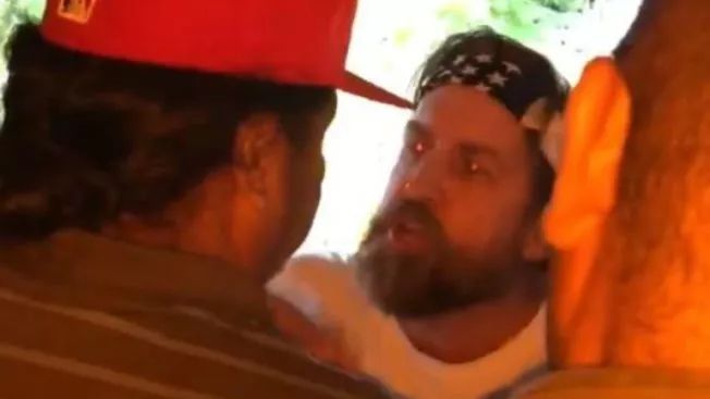 獨立日播西語歌北灣男彪罵鄰居……