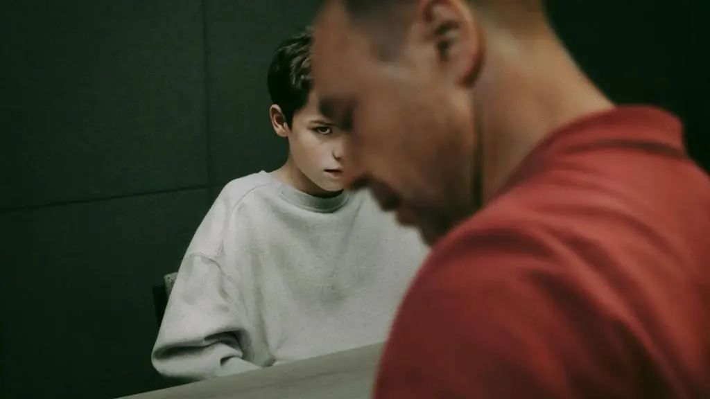 思想週報｜《混沌少年時》與青少年社媒禁令；自僱陷阱