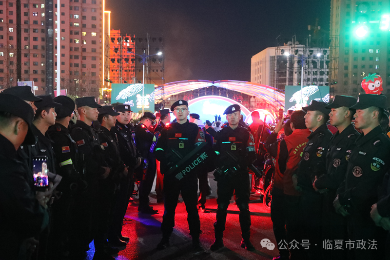 摩托貝雷帽，臂盾大寶劍，PTU特警亮相街頭