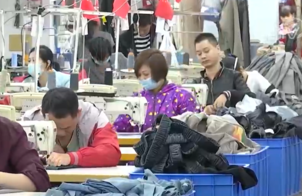 富二代負債3000萬，把幾毛錢生意做成爆款，成行業第一