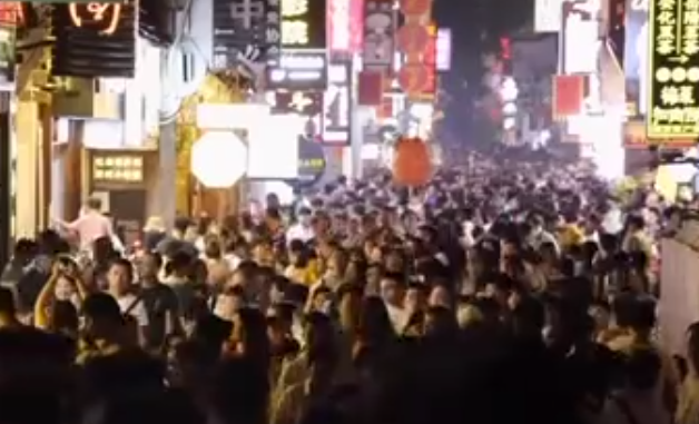 他開了3家店：估值100億
