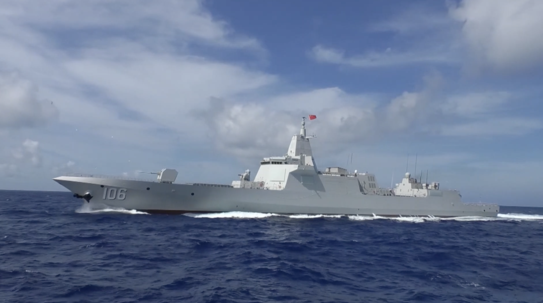 外艦挑釁我航母！“萬噸大驅”全速攔截