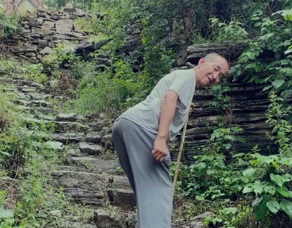 不好意思，我不覺得二舅影片是在“歌頌苦難”！