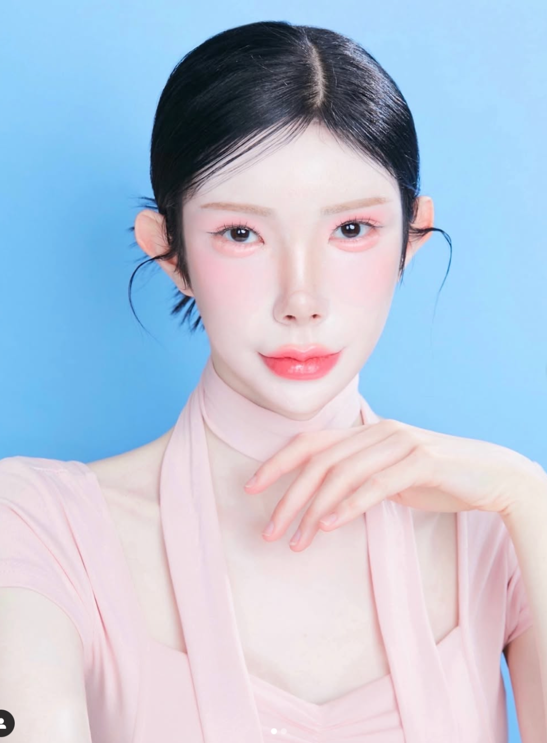混血女網紅因從小飽受霸凌，痴迷整容全臉爆改，網友：太滲人….