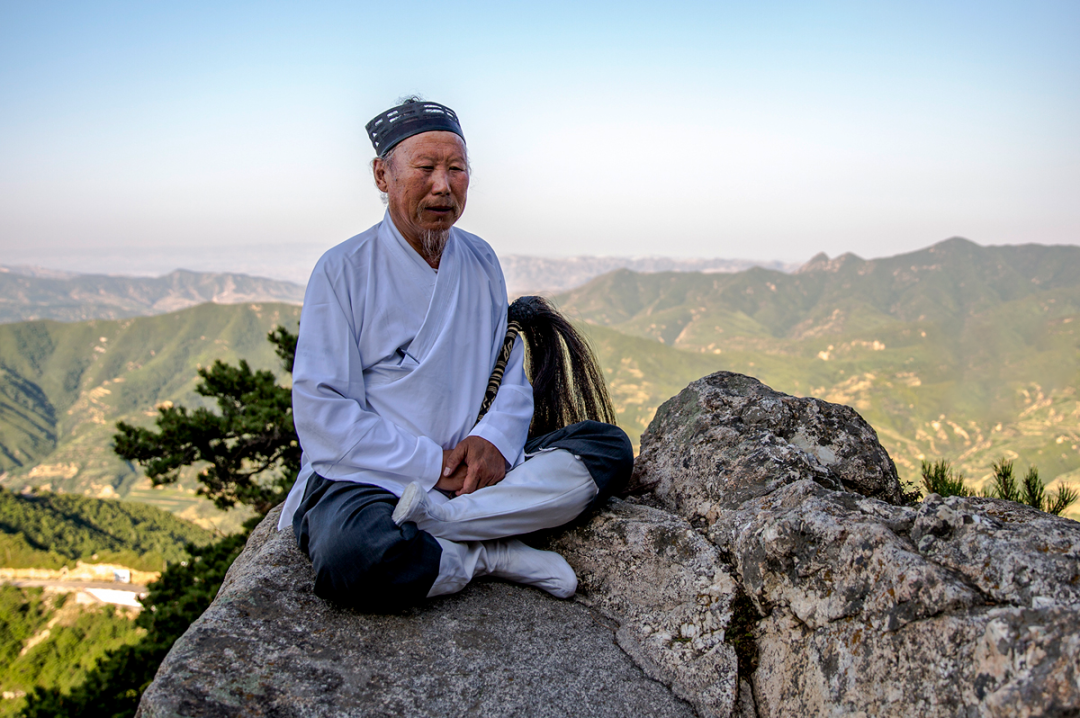 不少人都在這樣練“打坐”，其實很危險！打坐，不是靜坐一端而已！