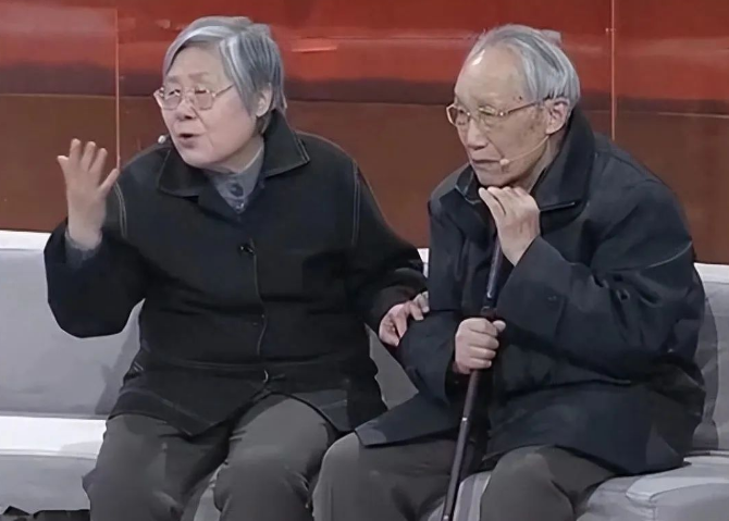 84歲教授找了學霸兒子23年，兒子卻說“見到他們就噁心”