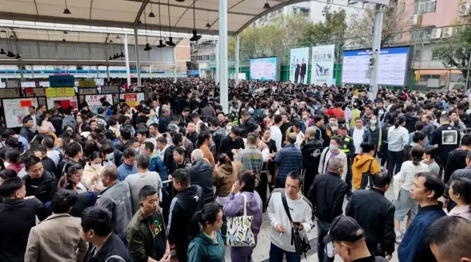 Deepseek讓多行業出現裁員潮，但工廠月薪一萬五招不到人！