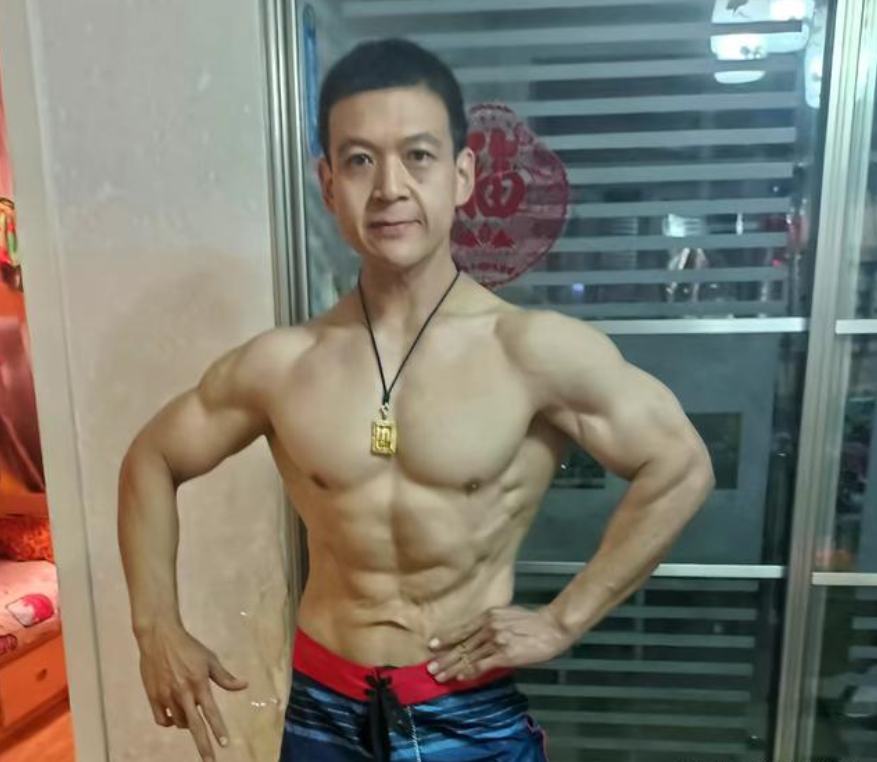 37歲肌肉猛男突然離世！他用20年練出腱子肉，命運只用1秒帶走….